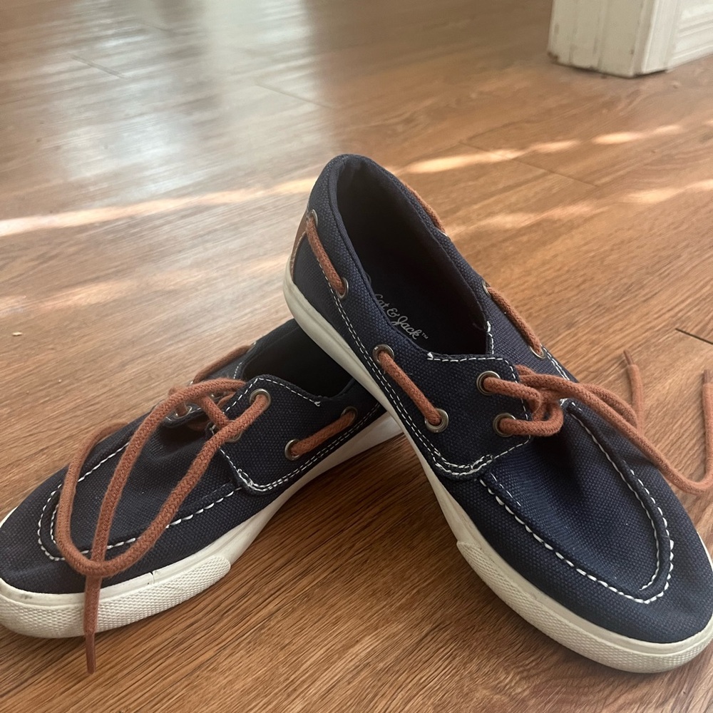 Boys Size 1 boat shoes